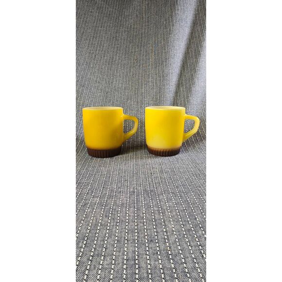 Two Vintage Anchor Hocking Fire-King two-toned - Picture 2 of 9